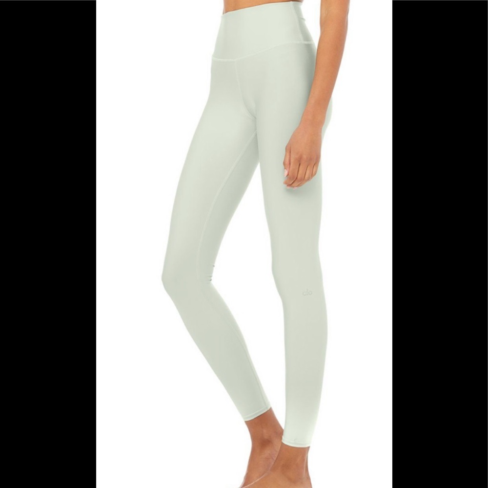 Alo yoga Airbrush Airlift Pistachio
